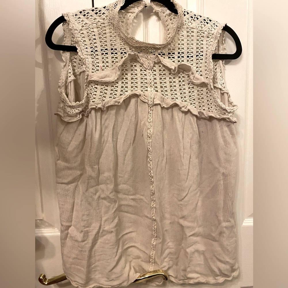 Blu Pepper size Large off white or cream sleeveless mock neck blouse